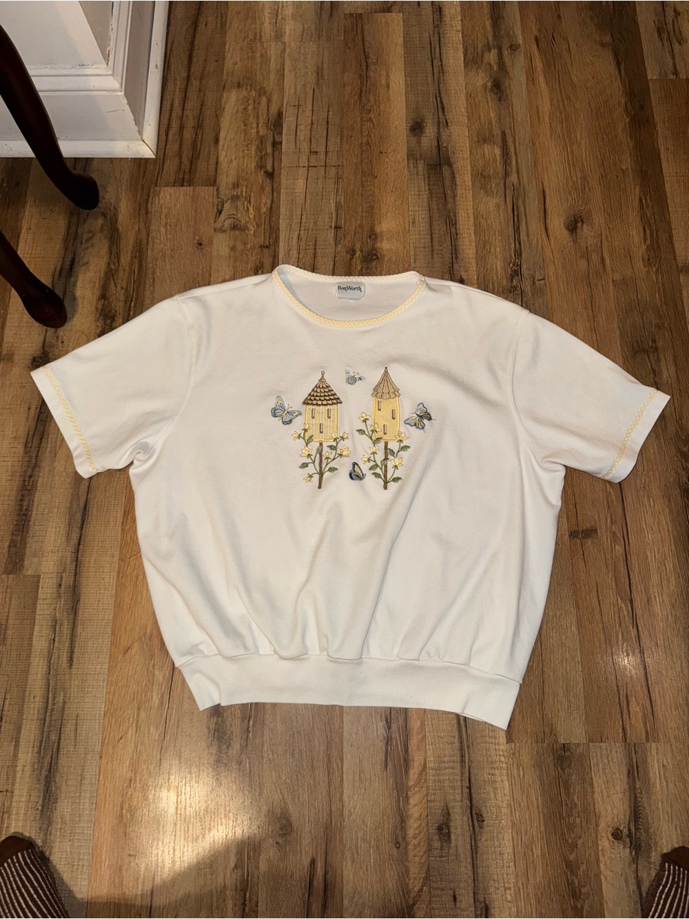 BonWorth White Short-Sleeve Tee with Yellow Trim & Embroidered Birdhouses